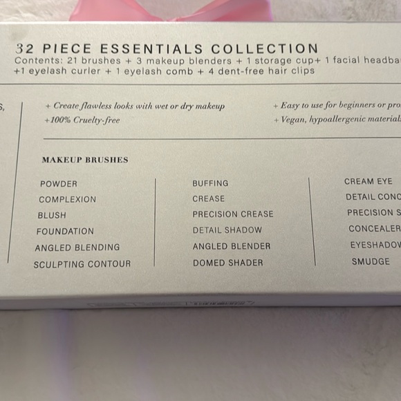 2024 Glitz & Glam Christmas holiday 31 piece essential brush collection 🎀💎 - Picture 15 of 16